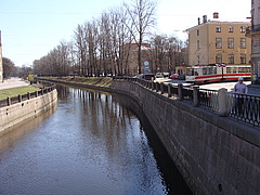 Река Карповка. Трамвай выезжает с Петропавловской улицы.2008 год.