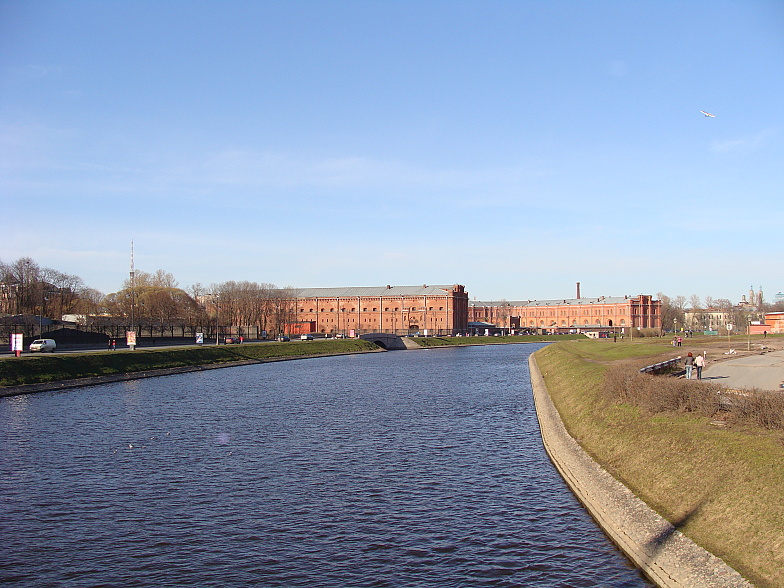Кронверкский проток и здание Кронверка Петропавловской крепости, где артиллерийский музей.